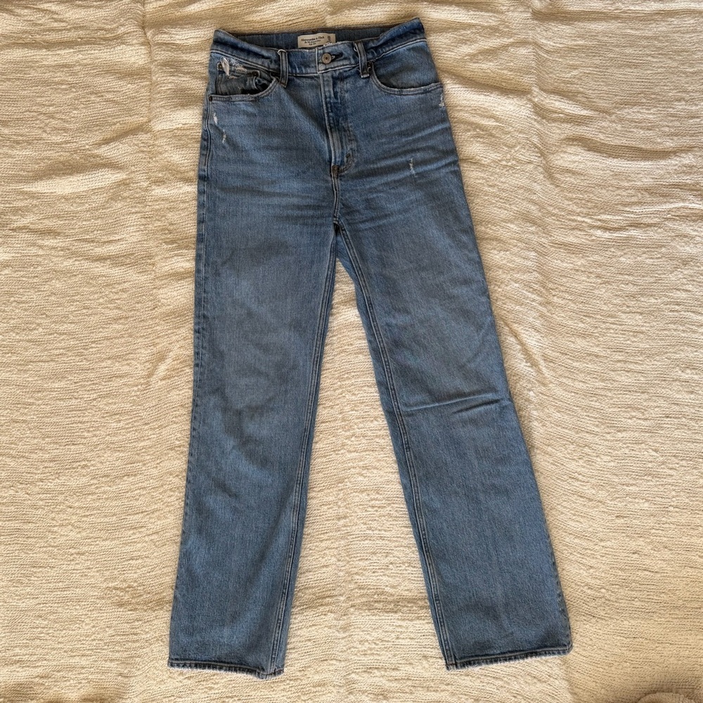 Abercrombie & Fitch 90’s Relaxed Jean High Rise Medium Wash